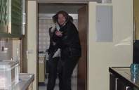 John wird aus der K�che rausgeschmissen